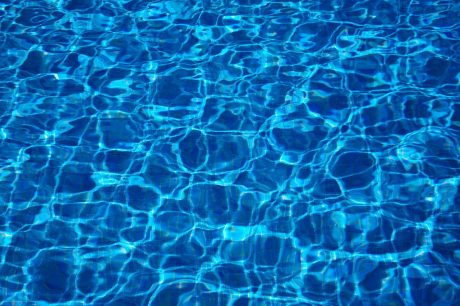 Le traitement de l’eau de la piscine : quel produit choisir ?